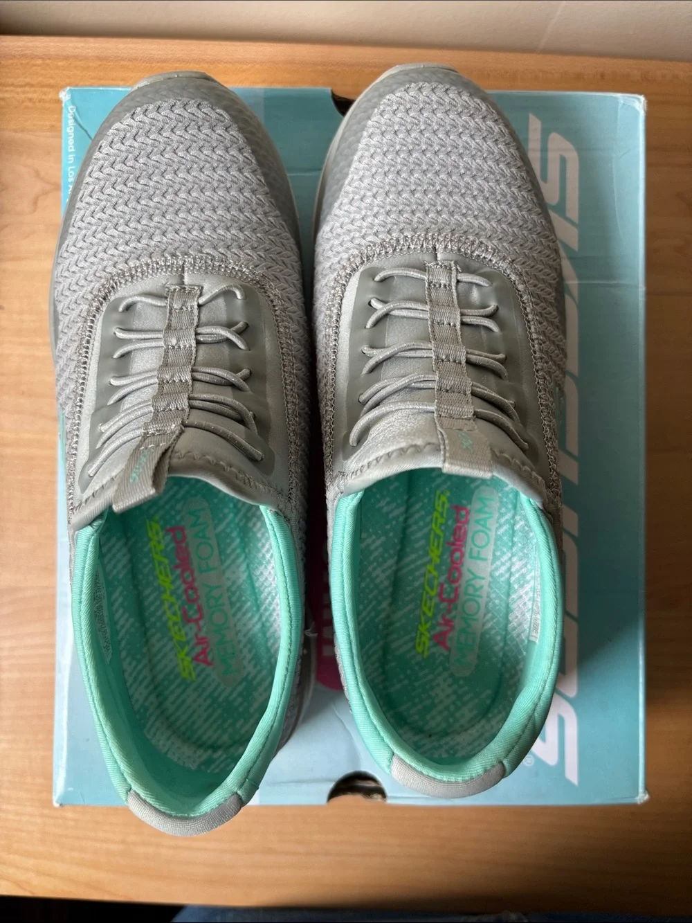 Skechers Synergy 2.0 in Grey with Turquoise Trim size 7